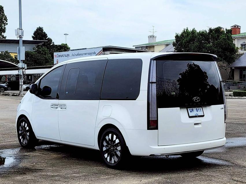 รหัสรถ PEAT911 🚐🚙HYUNDAI STARIA PREMIUM (SUNROOF) สีขาว ภายในดำ ปี 23
