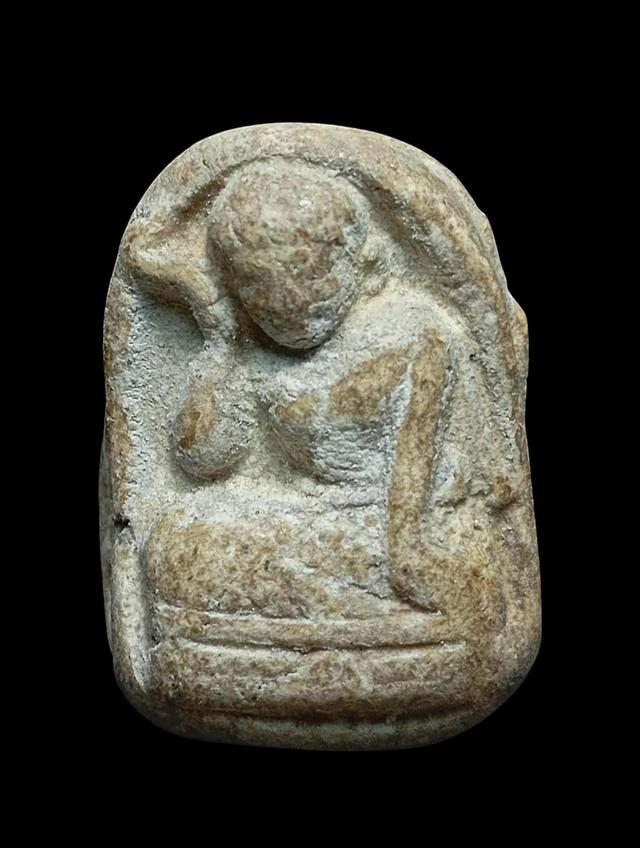 เปิดพระนางกวักเนื้อผงเก่าด้านหลังยันต์ไม่ทราบที่ชอบทักได้ครับ