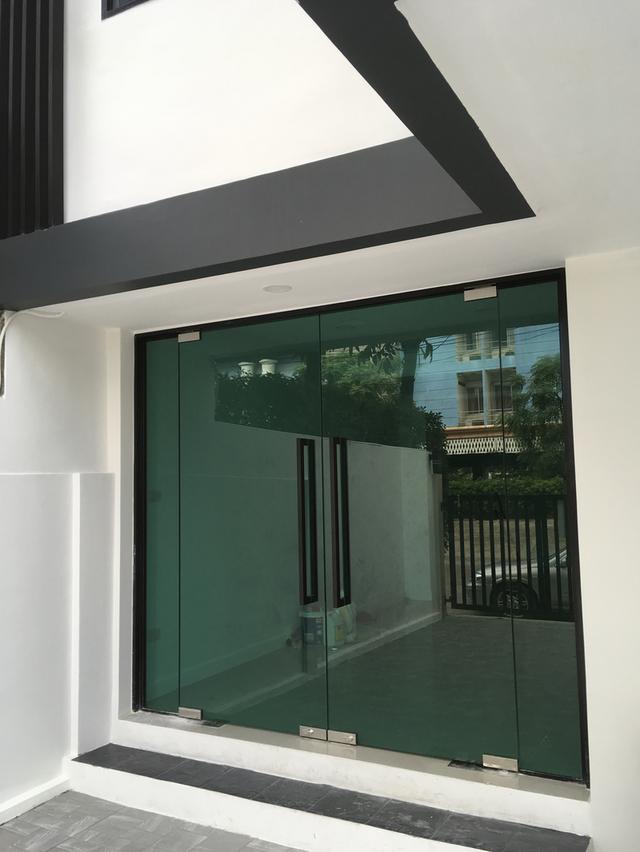 ให้เช่าโฮมออฟฟิศ 3 ชั้น พร้อมเข้าอยู่ หน้ากว้าง 5 เมตร  รีโนเวทใหม่ 2