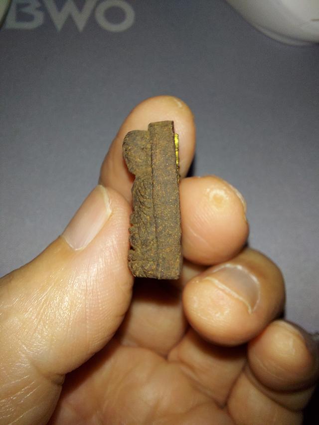 หลวงพ่อทวด รุ่นพระนามาภิไธย สก. ปี 2544 เนื้อว่าน พิมพ์พระรอด วัดห้วยมงคล สภาพสวย กล่องเดิมครบ 6