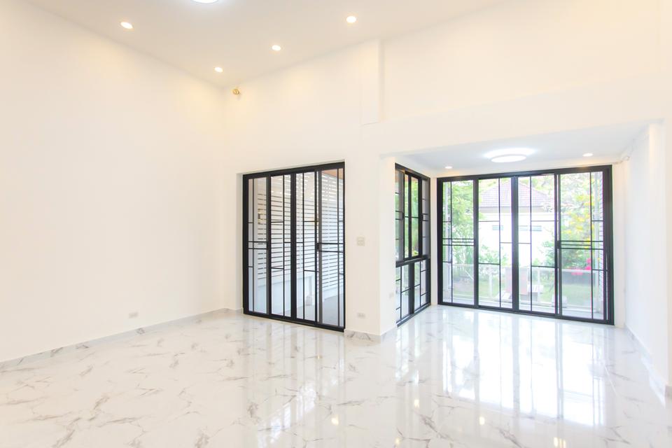 ขายด่วน! ทาวน์โฮม 3 ชั้น ทำเลนวมินทร์ 135 ในหมู่บ้าน Private Villa รีโนเวทใหม่สวยๆ พื้นที่คุ้มๆ รีบทักมาจองเลยค่ะ 7