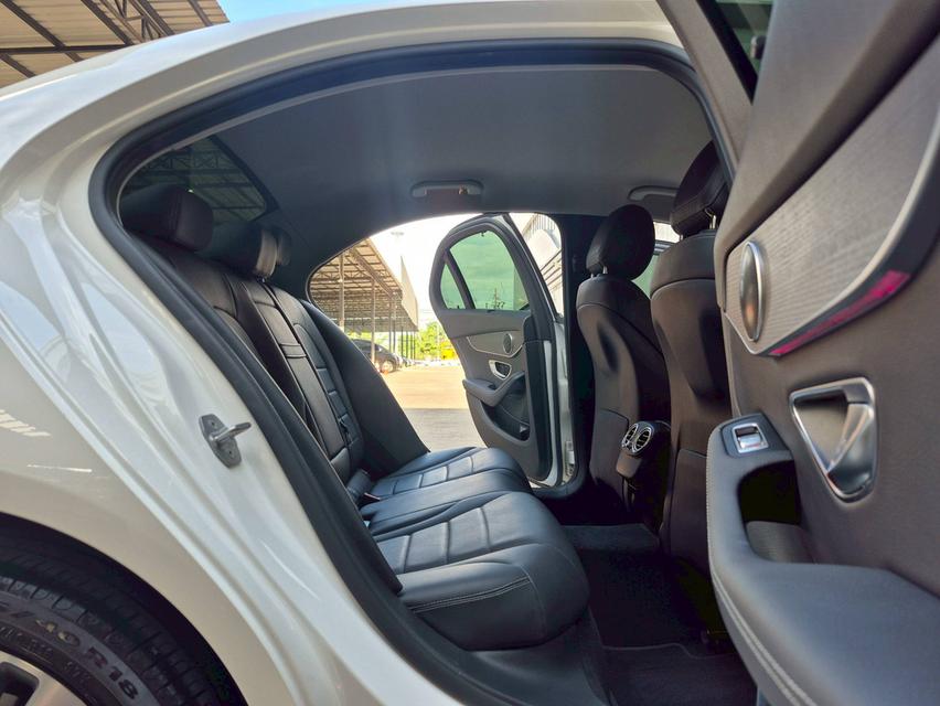 Mercedes Benz c220d ปี2019 12
