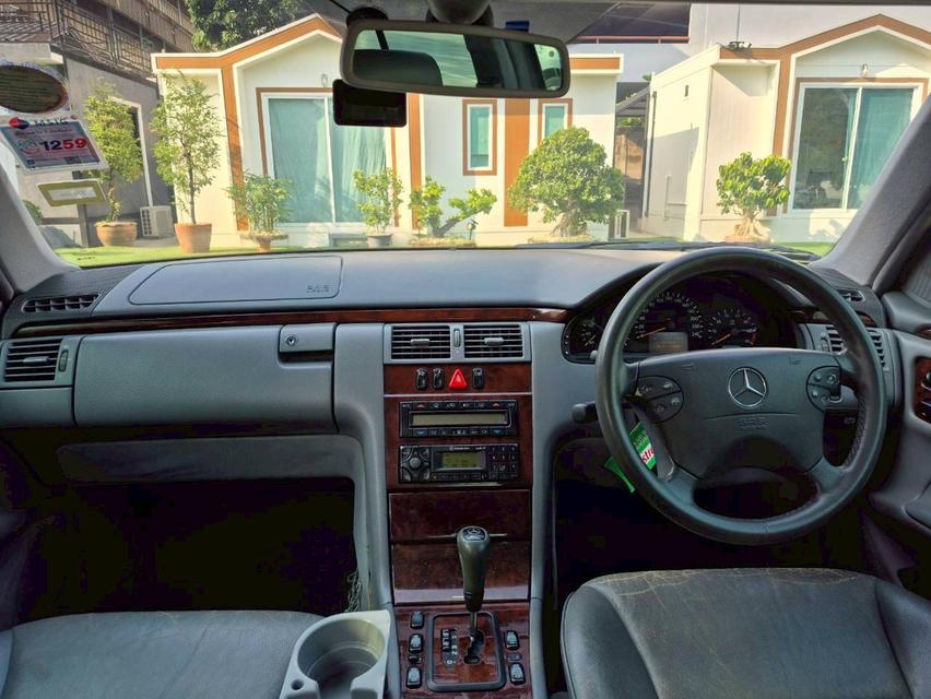 ขาย Benz E240 ปี 2001 สีดำ ไมล์วิ่งน้อย สภาพเดิมๆ รูปที่ 6