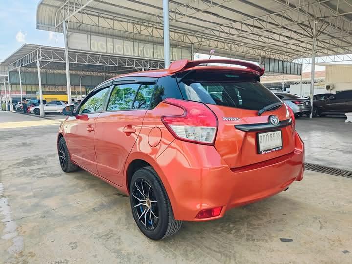 Toyota Yaris สีส้ม 8