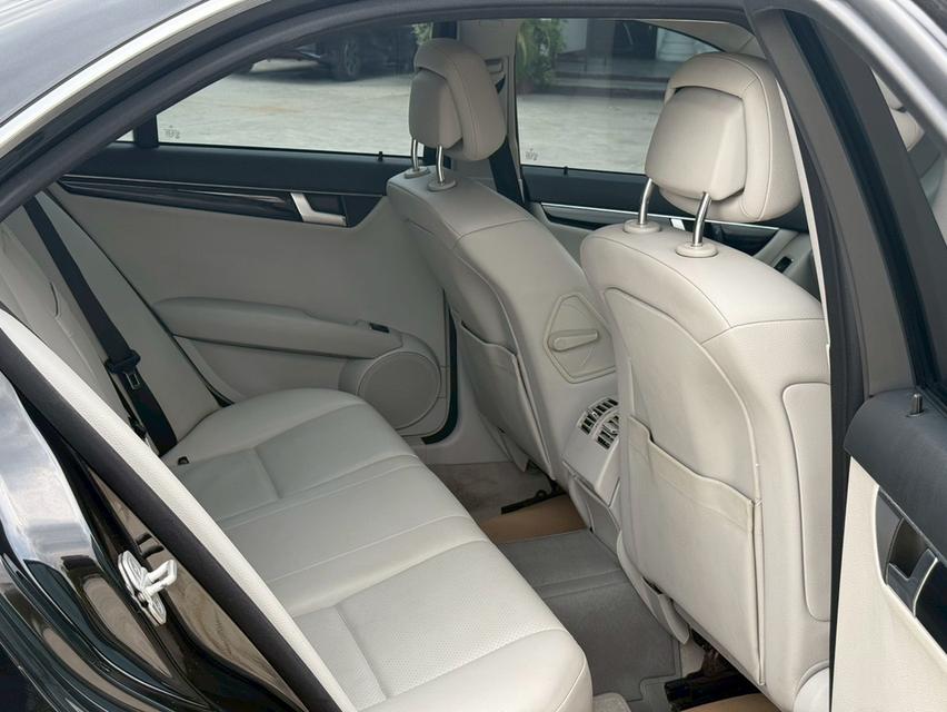 Benz C200 CGI Avantgarde ปี2013 จด 2014