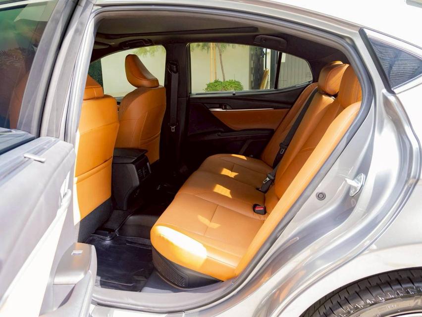 Toyota Camry 2.5hev premium ปี25 รูปที่ 17