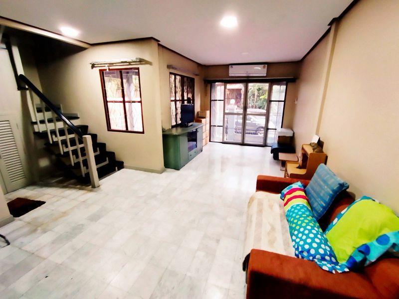 ขาย ทาวน์เฮ้าส์ 2 ชั้น 24 ตรว.หมู่บ้านบุศรินทร์ Land & House ถ.พระยาสุเรนทร์ ซอย 40 แขวงสามวาตะวันตก เขตคลองสามวา กรุงเทพฯ 4