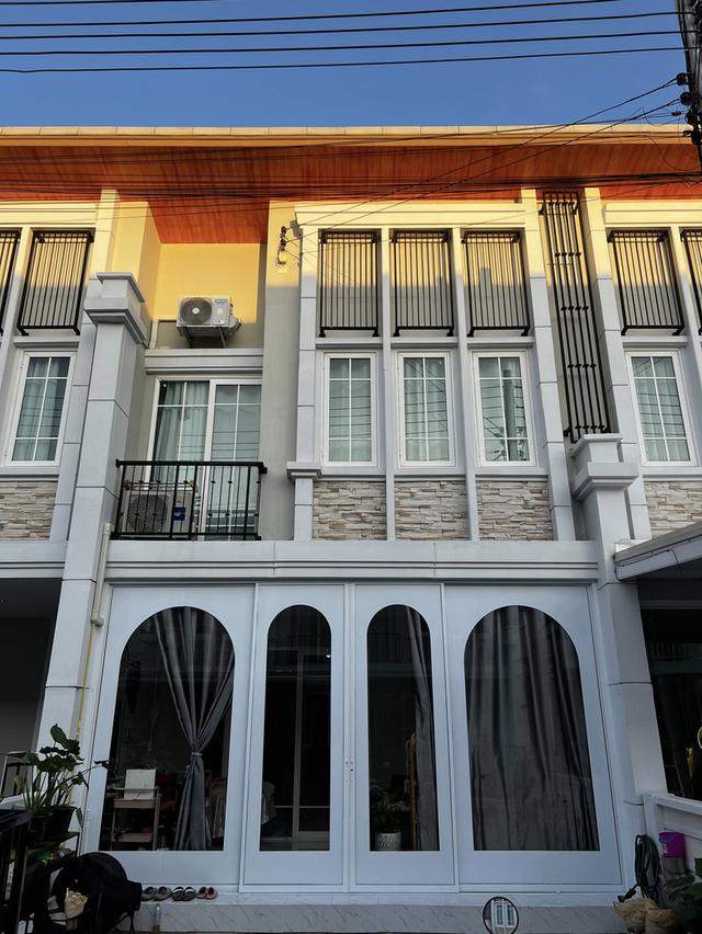Selling town house 4 bedrooms Pattaya 3.5 Million