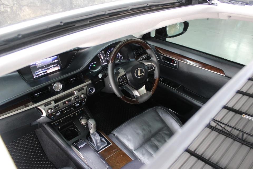 รหัสรถ JRS5482 Lexus ES300h ปี 2017 13