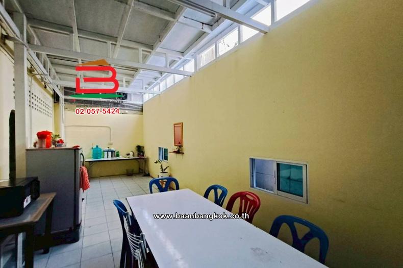 อาคารพาณิชย์ เนื้อที่ 40 ตร.ว. ซอยลาดพร้าว 45 ใกล้โรงเรียนพิบูลอุปถัมภ์ แขวงสามเสนนอก เขตห้วยขวาง 10