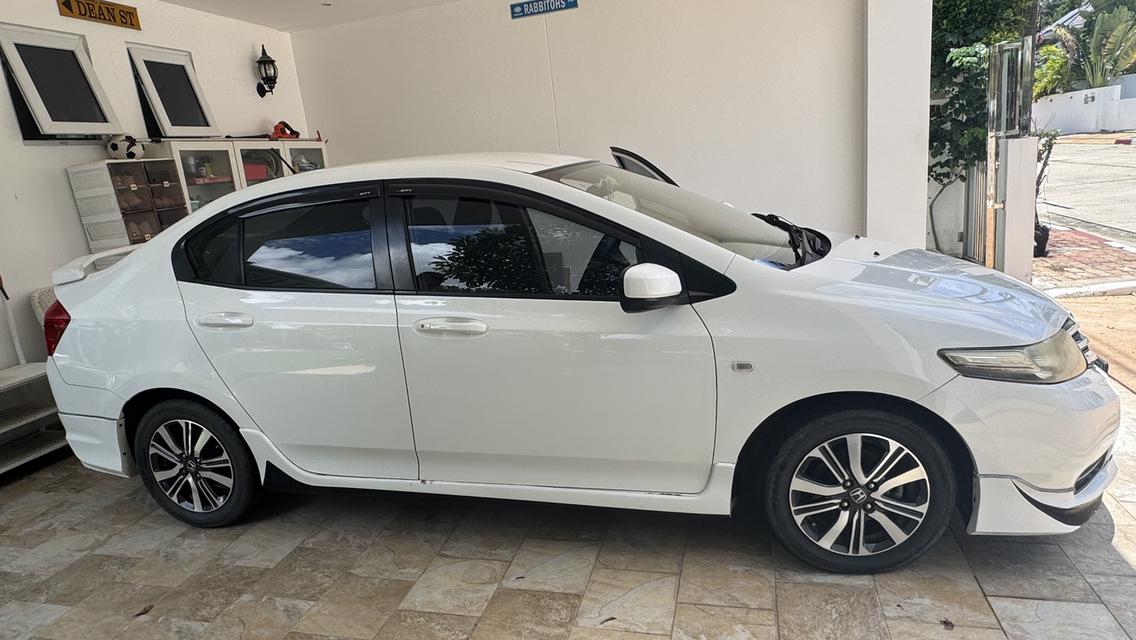 Honda city ปี 2013 สีขาว รถมือสอง