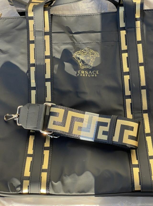 กระเป๋า Versace Parfums Womens Black Tote Bag ของแท้ 2