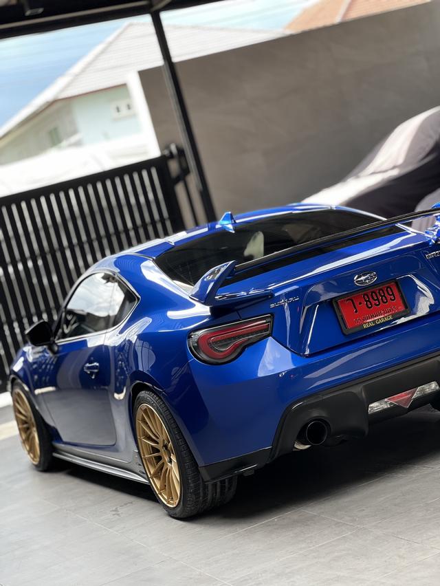 Subaru BRZ 2.0 MT 11