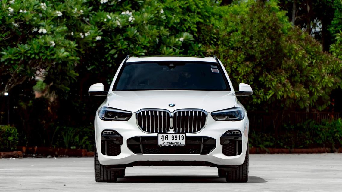 BMW X5 xDrive45e M-Sport ปี 2020 สีขาว รูปที่ 2