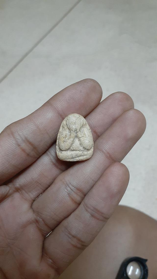 รูป พระปิดตาเนื้อผง ไม่ทราบที่