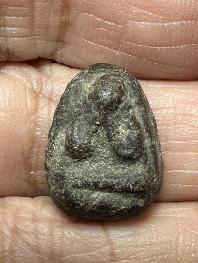 พระปิดตา เนื้อผงคลุกรัก ไม่ทราบที่