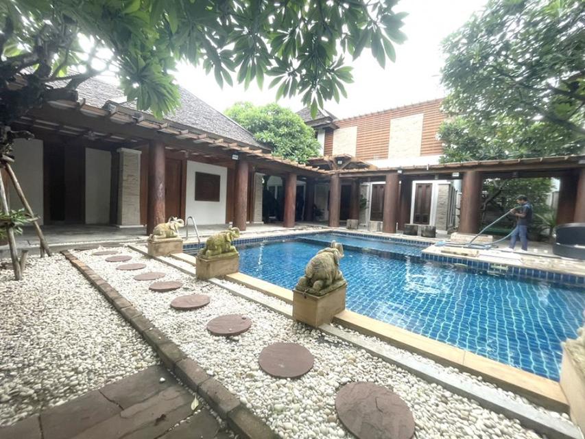 ขาย บ้านเดี่ยว สไตล์รีสอร์ท ซอยนวลจันทร์ 44 ขนาด 1544 ตรม. 386 ตร.วา ทำเลดี สาธารณูปโภคครบ ใกล้ห้างและตลาด แต่งครบ วัสดุ 1