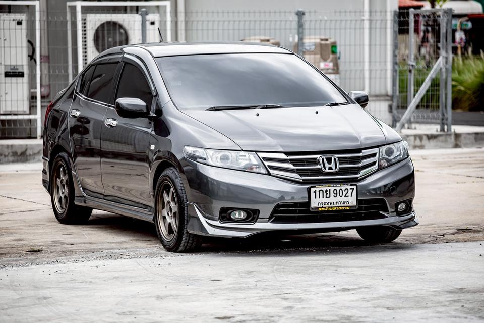 Honda City 1.5 V CNG รุ่นท๊อปสุด ปี 2013 สีเทา เกียร์ออโต้ มือเดียวป้ายแดง