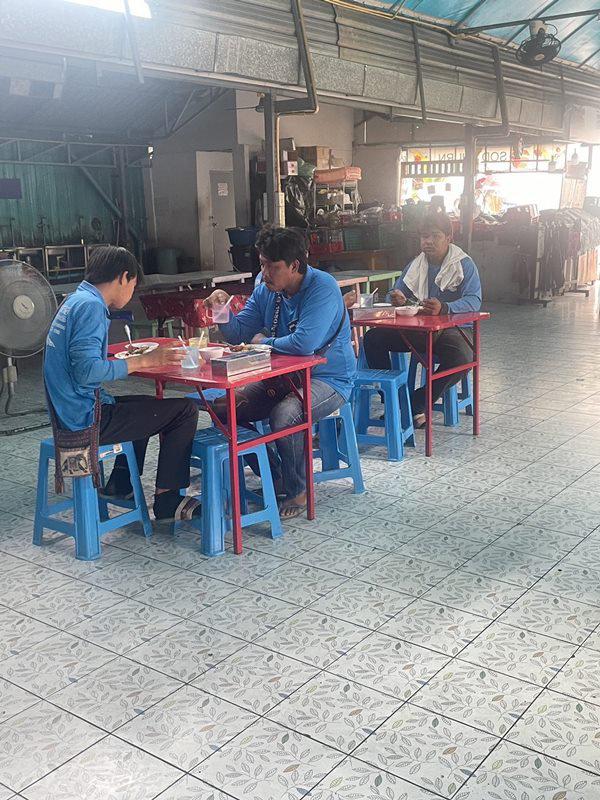 ประกาศเซ้งร้านข้าวแกง ในซอยรัชดาซอย 7 อยู่ในตลาดหน้าปากซอยชานเมือง 6 โทร  094-654-2292 5