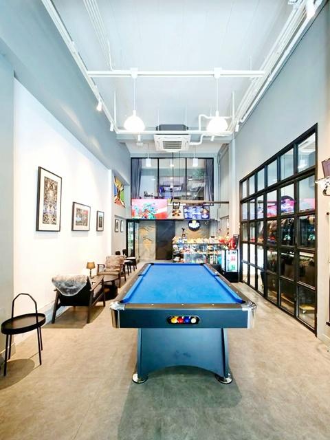 ขนาดใหญ่ 44 ตร.วา. 884 ตร.ม. 2คูหา อาคารโชว์รูม ให้เช่า 5.5ชั้น พร้อมทำธุรกิจ MRTไทรม้า 250ม. 2นอน 2น้ำ ใกล้รพ.พระนั่งเก 5