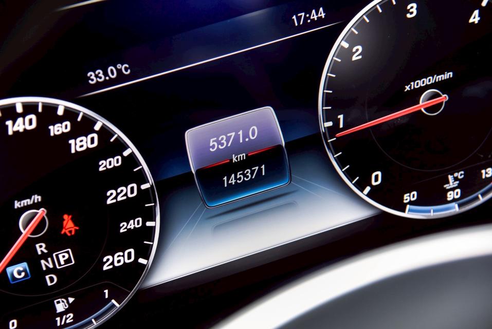 รหัสรถ CBL4117 Mercedes-Benz E220d AMG W213 AT 2016 19