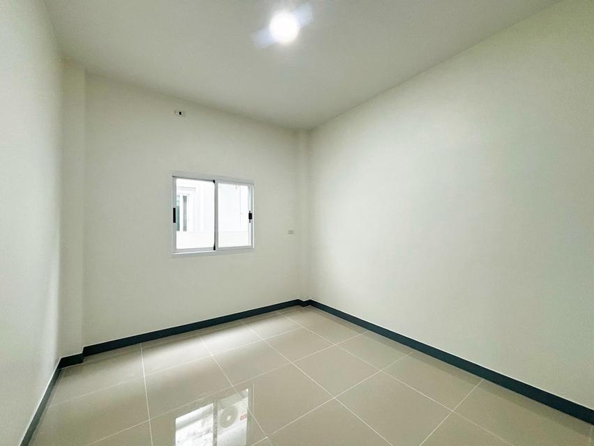 ทาวน์เฮ้าส์ 1 ชั้น เนื้อที่ 27.2 ตร.ว.ซอยพยอม 10 ต. พยอม อ. วังน้อย จ. พระนครศรีอยุธยา  10