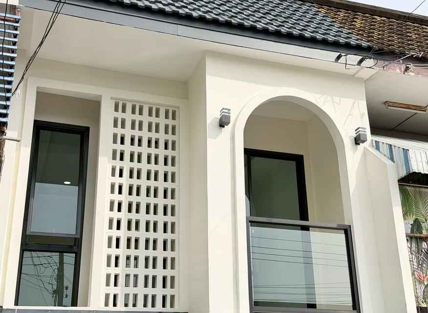 ทาวน์เฮาส์ลาดปลาเค้า 2 ชั้น แถมฟรี แอร์ 2 เครื่อง ซอยเสนานิคม1 ถนนเสนานิคม1 ซ.38 ลาดปลาเค้า รีโนเวทใหม่พร้อมอยู่ มีปั๊มน้ำ 1