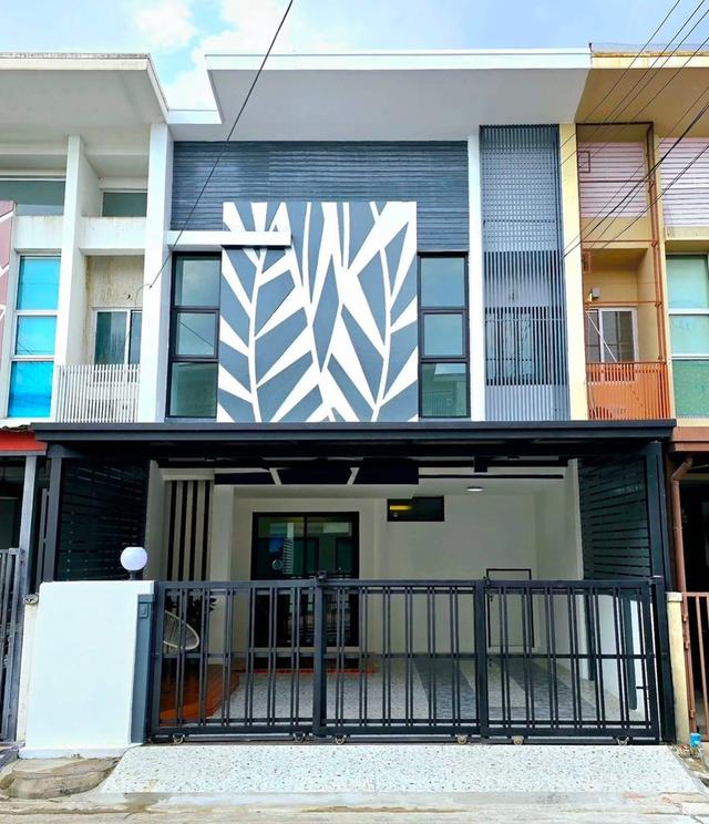 ทาวน์เฮ้าส์มีนบุรี คลองสามวา เลียบคลองสอง หมู่บ้านไอดีไซน์ นัดชมบ้าน บ้าน 085-318-6868 คุณวา 1