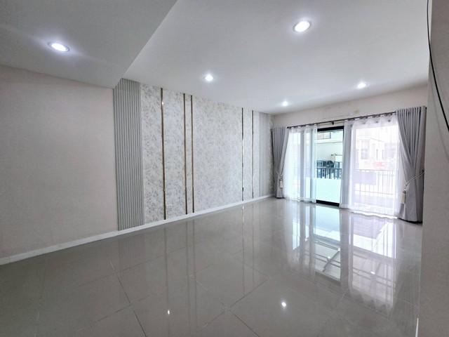 ขายบ้านแฝด The Plant ศรีนครินทร์-เทพารักษ์ บ้าน และ ออฟฟิศ พร้อมอยู่ 2