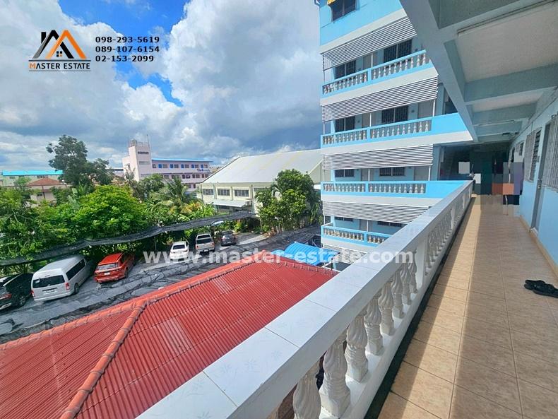 APARTMENT 5 ชั้น + ดาดฟ้า + ที่จอดรถ ซอยทรัพย์บุญชัย 19 ทุกห้องโปร่งลมเย็นด้วย Design ตึกรูปตัว L ให้ทุกห้องมีความโปร่ง มีระเบียงทุกห้อง 9