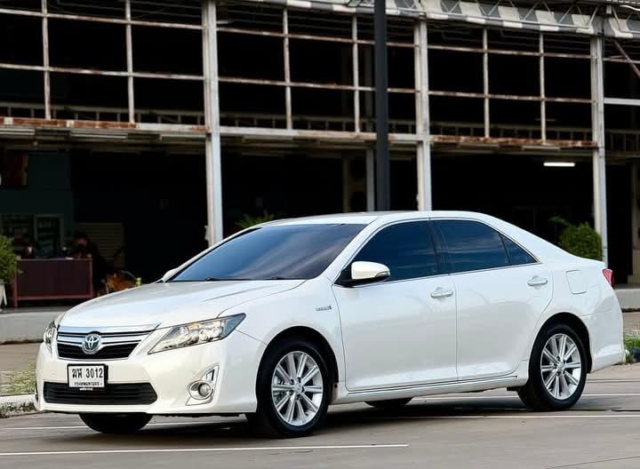 Toyota Camry สีขาวสภาพดี