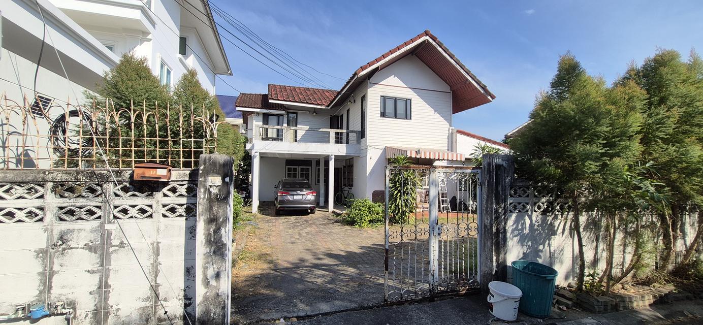 ขายบ้านเดี่ยว 2 ชั้น พื้นที่ 96 ตารางวา เขตพื้นที่เจริญ ใกล้ห้างสรรพสินค้าโรงเรียน โรงพยาบาล เดินทางเข้าออกสะดวกบ้านอยู่หลังสุดท้ายสุดซอย พื้นที่รอบบ้ 14