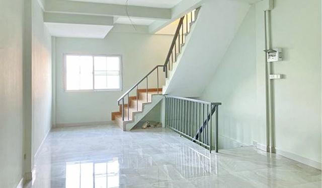 ม.เกริก รามอินทรา กม.2 รามอินทรา11-17 ให้เช่าอาคารพาณิชย์ 3 ชั้น เซ็นทรัล รามอินทรา 1.7 กม.รีโนเวทใหม่ทั้งหลัง 18 ตร.วา. 4