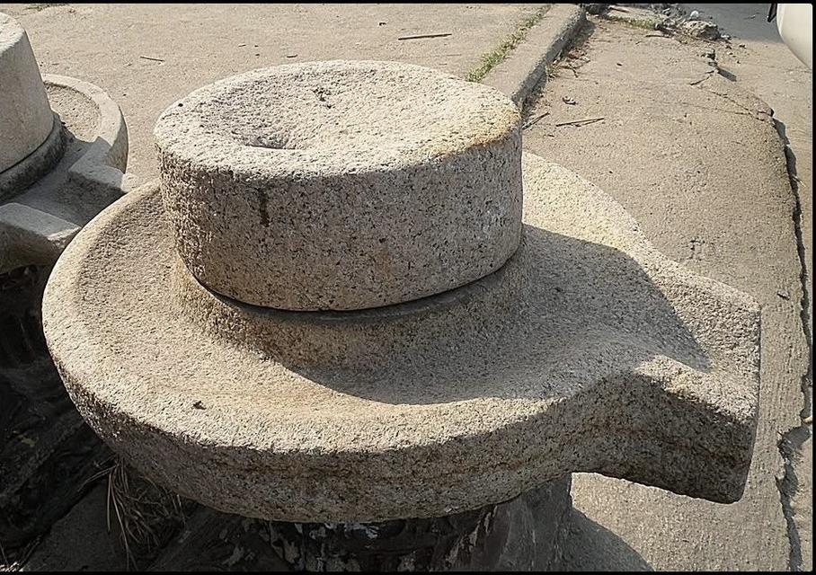 โม่แป้งโบราณ เนื้อหินแกรนิตแท้ โม่มือหมุนแบบโบราณ โม่หินแกะสลัก อายุ100ปี รูปที่ 2