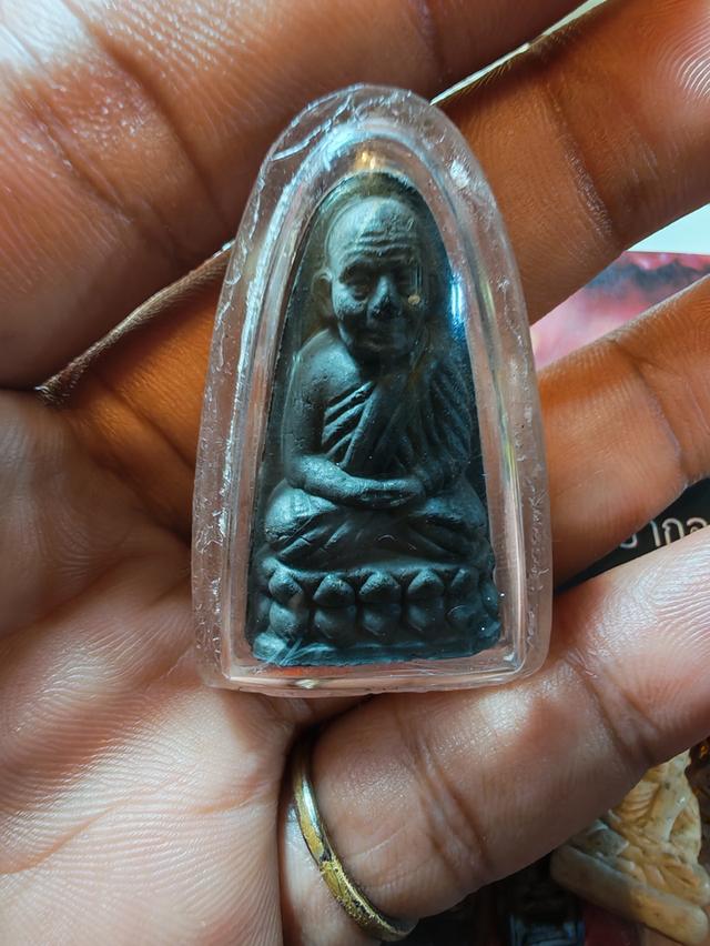 หลวง ปู่ทวดรุ่นปลดหนี้ปี 42 หลังหนังสือ