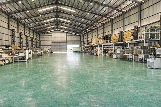 ติดสวนหลวง 2000ตร.ม. ตลาดหนองบอน 1 กม. เฉลิมพระเกียรติ ร.9 ซอย 41-47 โกดังให้เช่า 8นอน 6น้ำ ย่านประเวศ 1ไร่กว่า หรือ 500 3