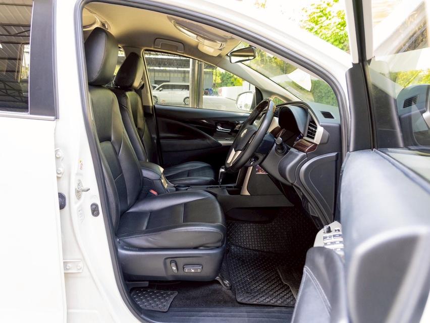 TOYOTA INNOVA 2.8 CRYSTA V WAGON มือสอง ปี 2017 รูปที่ 8