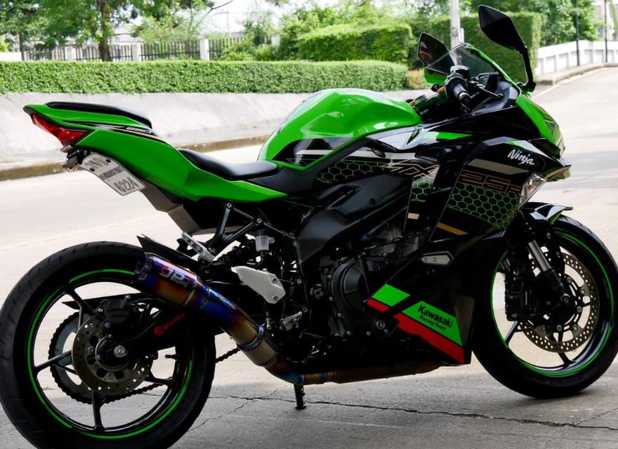 ขายด่วน Ninja ZX-25R ABS SE ปี 2021 สภาพดี 3