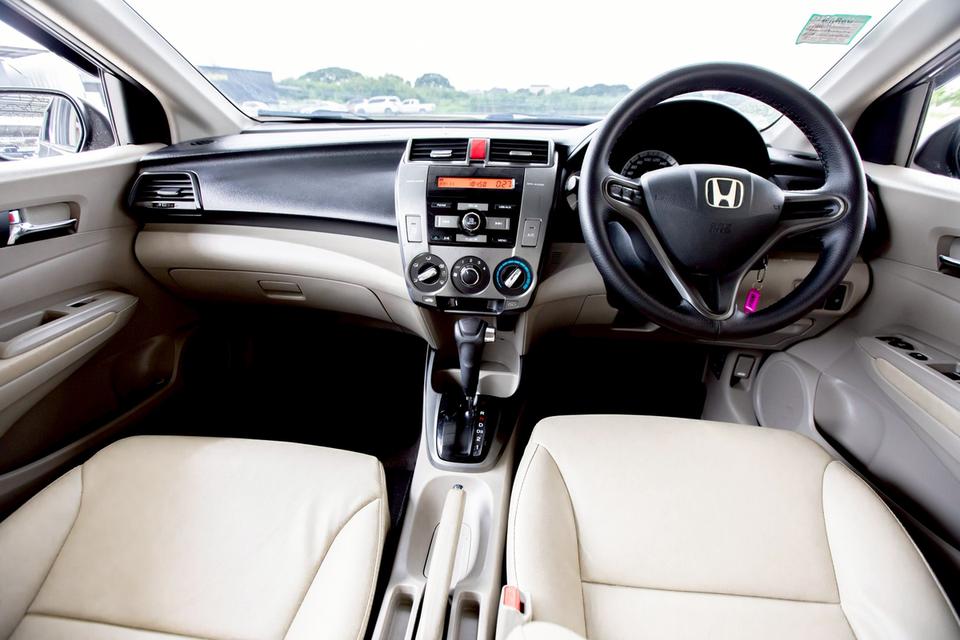 Honda City 1.5 V CNG รุ่นท๊อปสุด ปี 2013 สีเทา เกียร์ออโต้ มือเดียวป้ายแดง 12