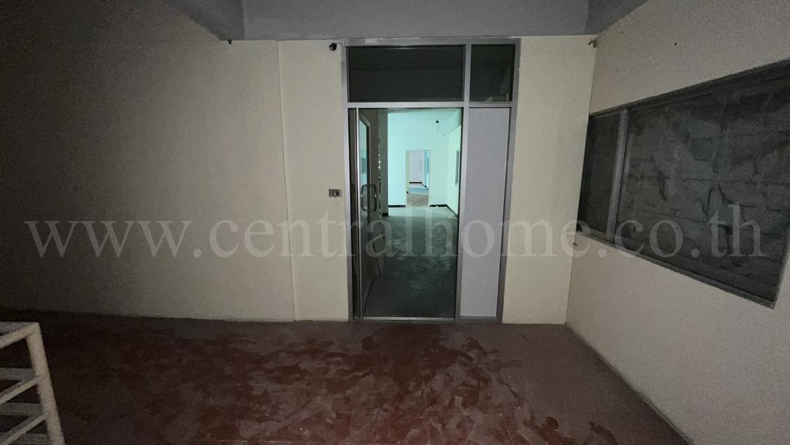 ให้เช่า อาคารสำนักงาน 3 ชั้น ติดถนนกำแพงเพชร 6 ทำเลดี ใกล้รถไฟฟ้า ราคาถูก 8