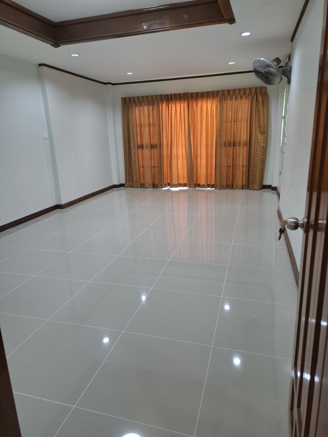 ขายทาวน์เฮ้าส์ 3 ชั้น 2 หลังทะลุกันหมู่บ้านสินทวีสวนธน 1 13