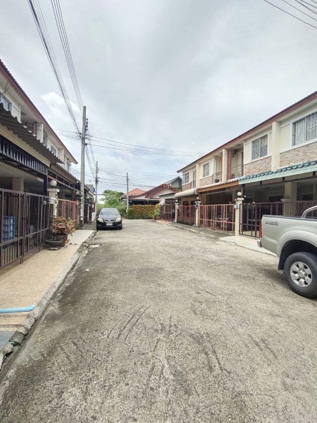 ขายทาวน์เฮาส์ 2 ชั้น ซอยรามอินทรา 23 แยก 20 ขนาด 20 ตร.ว. ใจกลางเมือง ใกล้ทางด่วน และ เซ็นทรัลรามอินทรา ( เจ้าของขายเอง ) 14