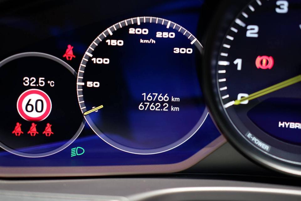 Porsche Panamera 4 E-Hybrid Platinum Edition āļĢāļđāļāļāļĩāđ 17