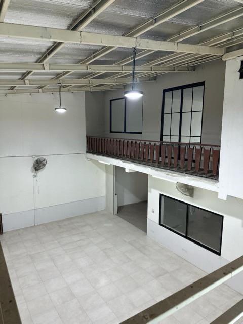 ให้เช่าออฟฟิศสำนักงาน 3 ชั้น เนื้อที่ 102 ตารางวา Location สาทร เซนหลุยส์ ถนนจันทน์ ใกล้ bts เซนหลุยส์ สามารถจอดรถได้ 3-4 คัน จดทะเบียนบริษัทได้ 3