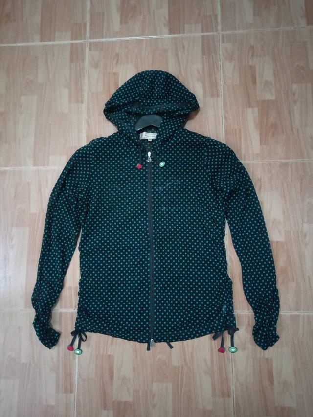 mieko uesako / MADE IN JAPAN เสื้อฮู๊ดผ้าโพลีโปร่งเบา ยืดหยุ่น ใส่สบาย ลาย polka dot ตัวห้อยผูกน่ารักมากๆ สภาพยังดูใหม่ ไม่มีตำหนิ