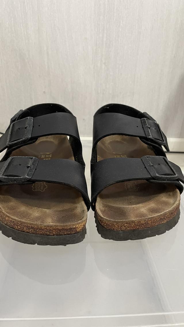 รองเท้า Biken รัดส้นสีดำ