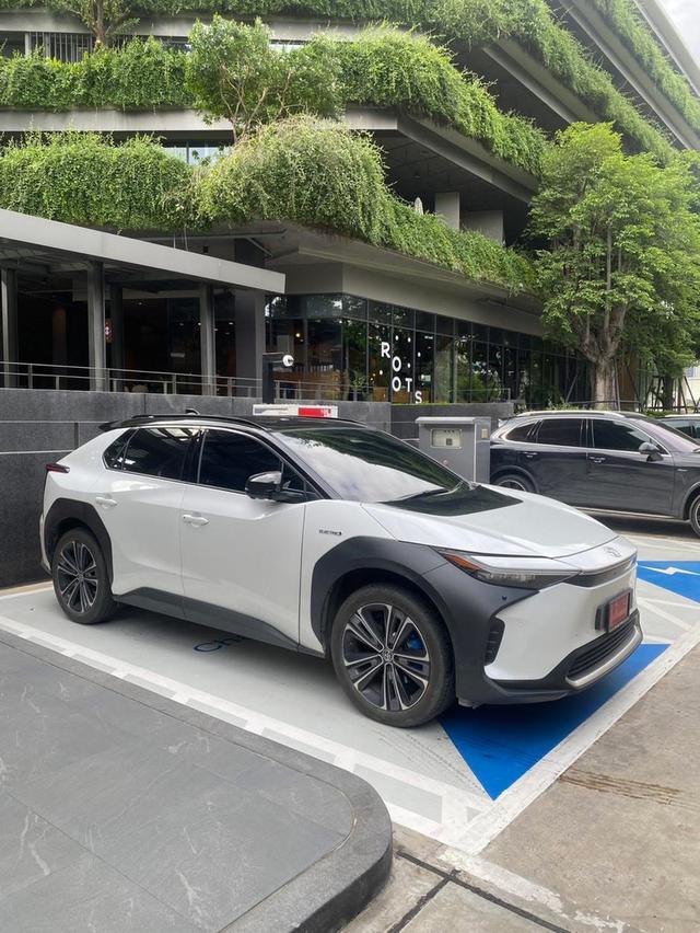ไฟฟ้าสัญชาติญี่ปุ่น🇯🇵..ไม่ต้องวัดดวง..กะ อาผิง อาหวัง 🤗✅  TOYOTAbZ4x(AWD)⚡️ 18000km สภาพพลาสติกยังไม่แกะ รถศูนย์ประกันครบ 2023  1,080,000- 081 955 รูปที่ 2