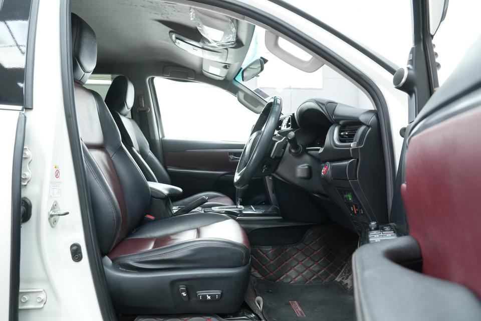 2016 TOYOTA FORTUNER 2.8 TRD Sportivo 4WD  สีขาว ไมล์ 137087 กม. 12