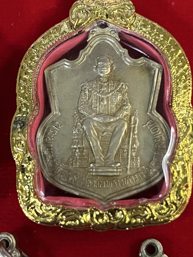เซ็ท 3 เหรียญในหลวงรัชกาลที่๙ นั่งบัลลังก์ ปี 2539 7
