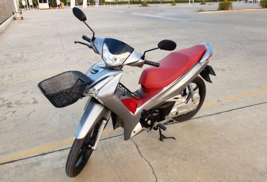 Honda Wave 125i สีเทา 2